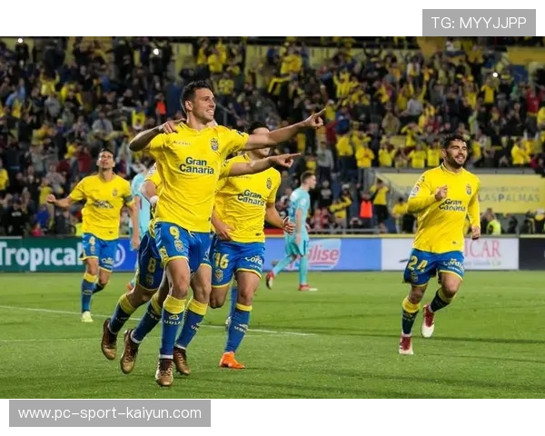 佛罗伦萨惊险逆转帕尔马，主场保持不败神奇延续，帕尔马-佛罗伦萨比分结果