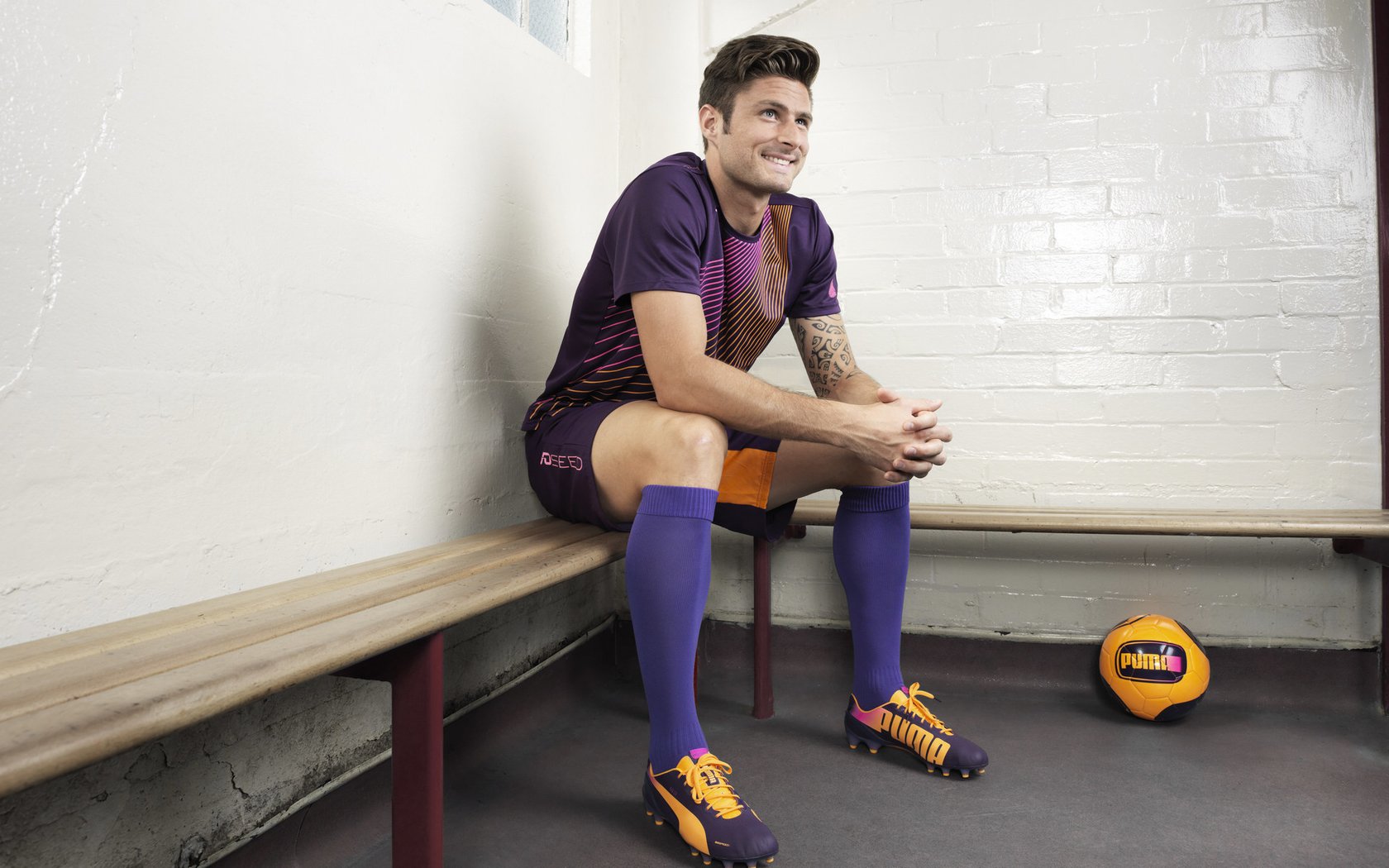 开云官方-中后卫球员传球能力是否正在成为新标配，后卫给中锋传球