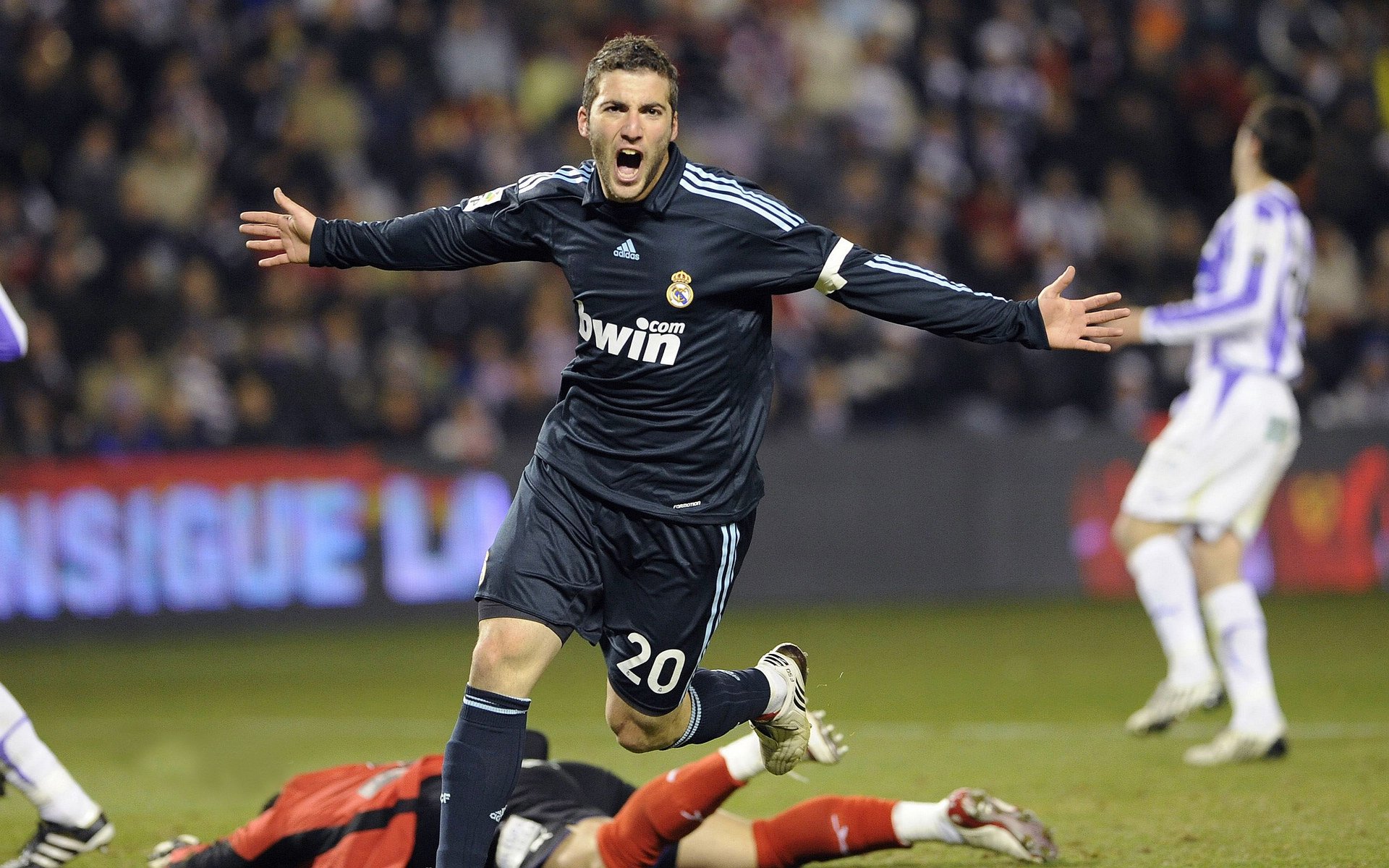 皮特·卡普尔的爆发力与敏捷性让袋鼠队攻守平衡更有保障，卡尔皮纳袋鼠